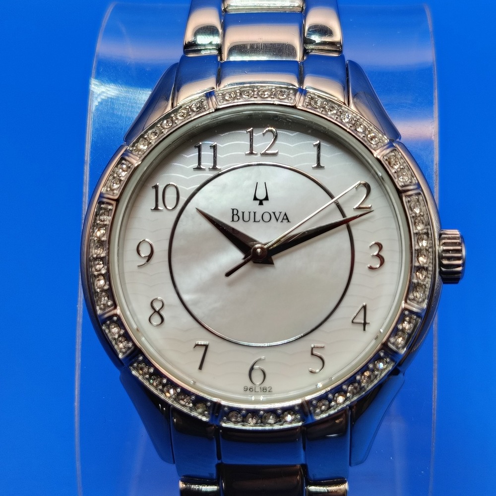 Vintage 2009 Bulova 96L182 Mother of Pearl Pave Bezel 30mm Women's Quartz Watch